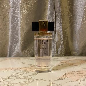 Modern Muse by Estée Lauder